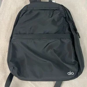 【Alo yoga】Stow Backpack ロゴ リュック Stow Backpack - Black/Silver | Alo Yoga